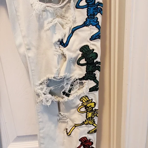 Colorful Embroidered Ripped Jeans - Picture 3 of 16